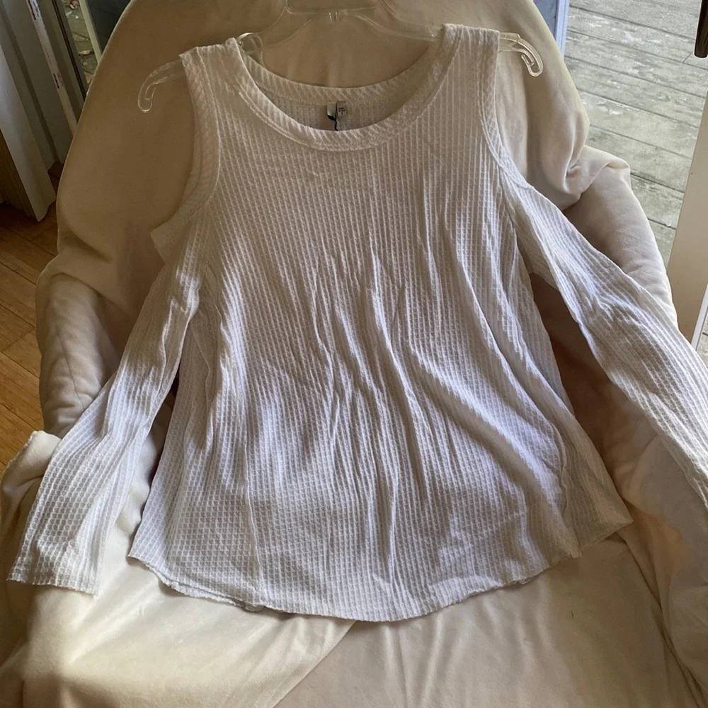Love marks❤️White Open Shoulders Waffle Top NeverUsed